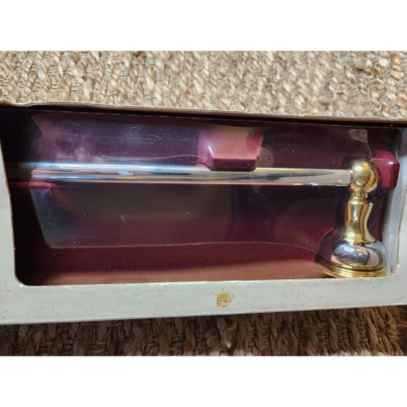 Baldwin Premium Towel Bar 18" Timeless Craftsmanship Polished Solid Brass 2 Tone - Picture 4 of 7